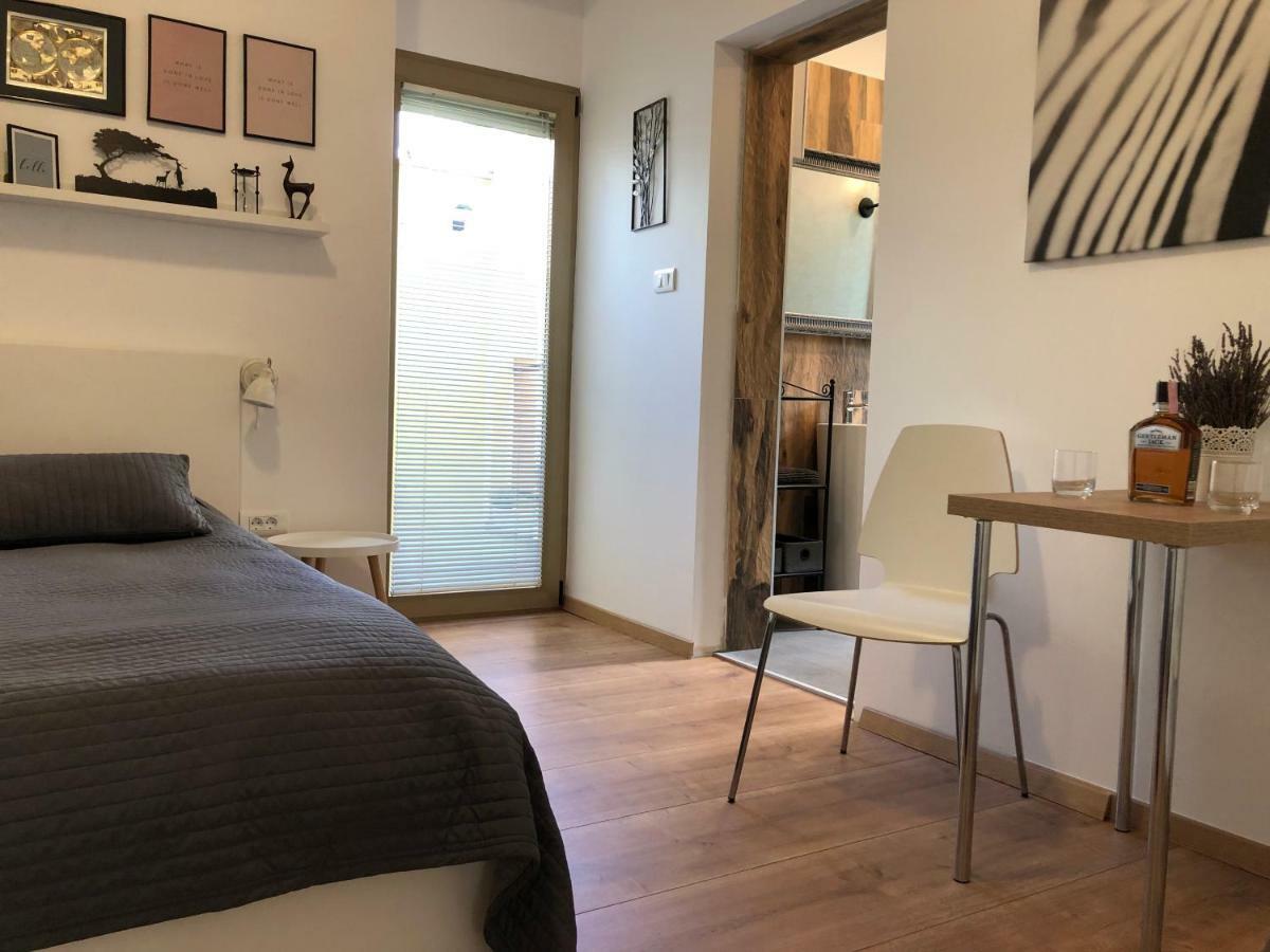 Apartment Check In Pula Exterior photo