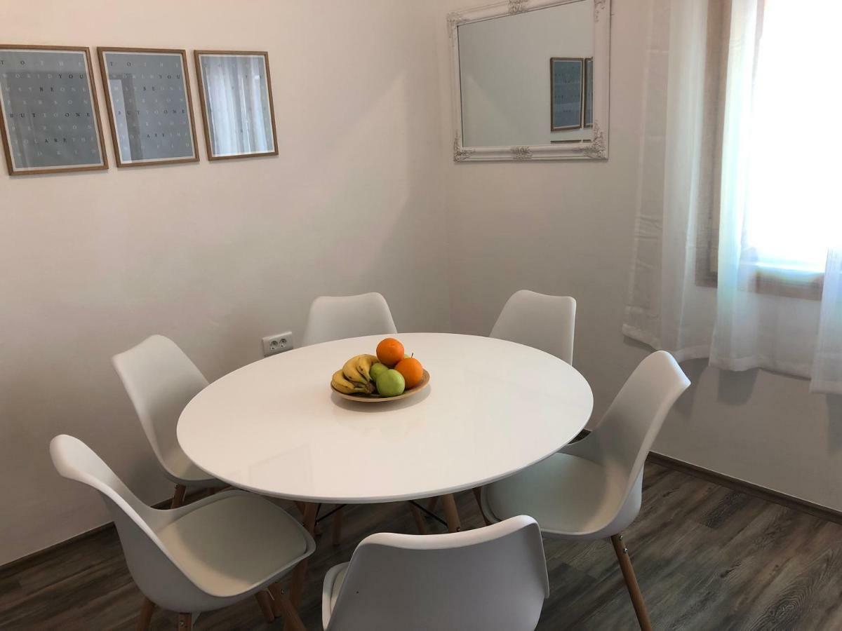 Apartment Check In Pula Exterior photo